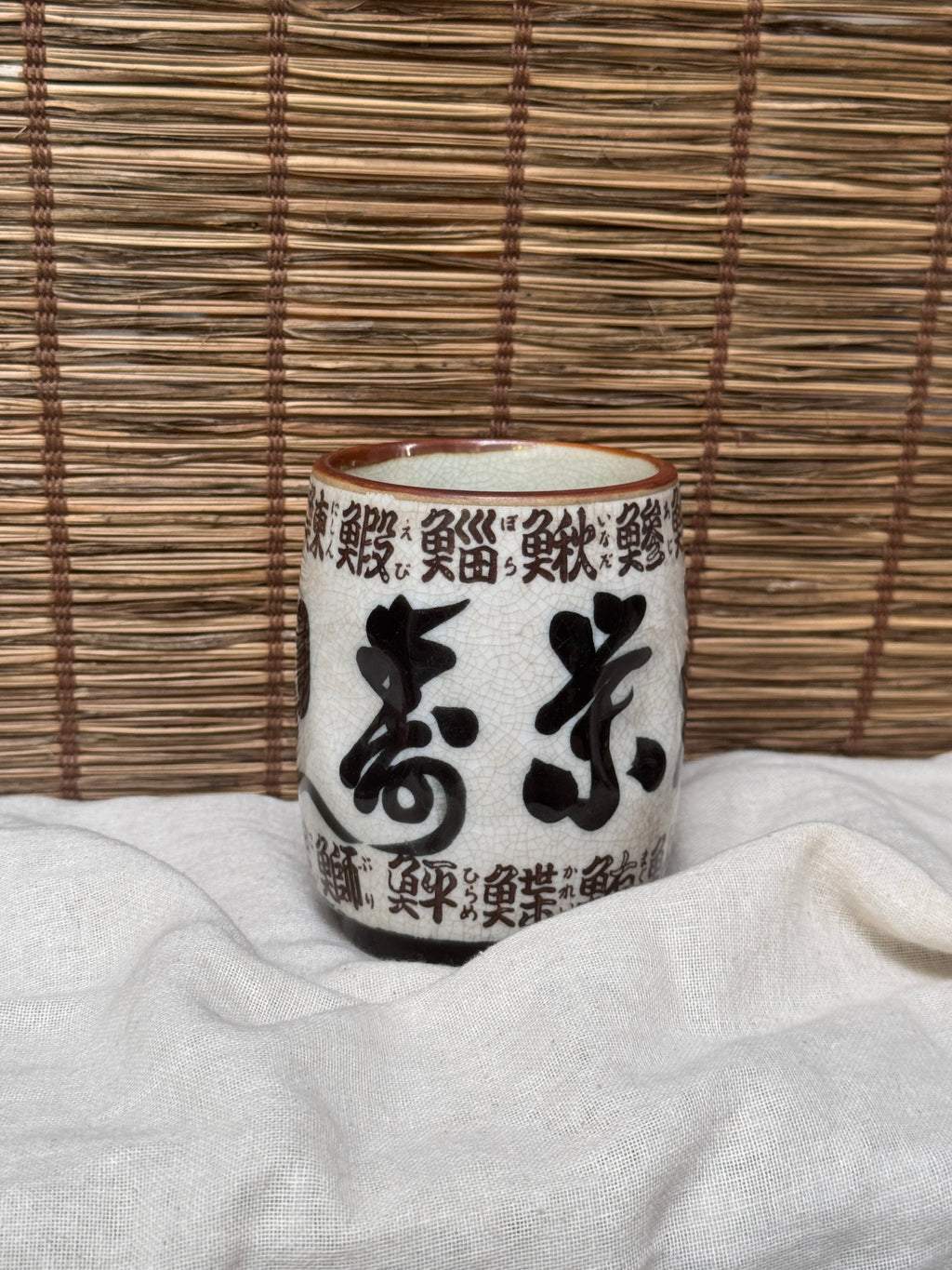 Sushi-Ya Yunomi Teacup — "Sakana Zukushi" Fish-Name Calligraphy, Crackle Glaze
