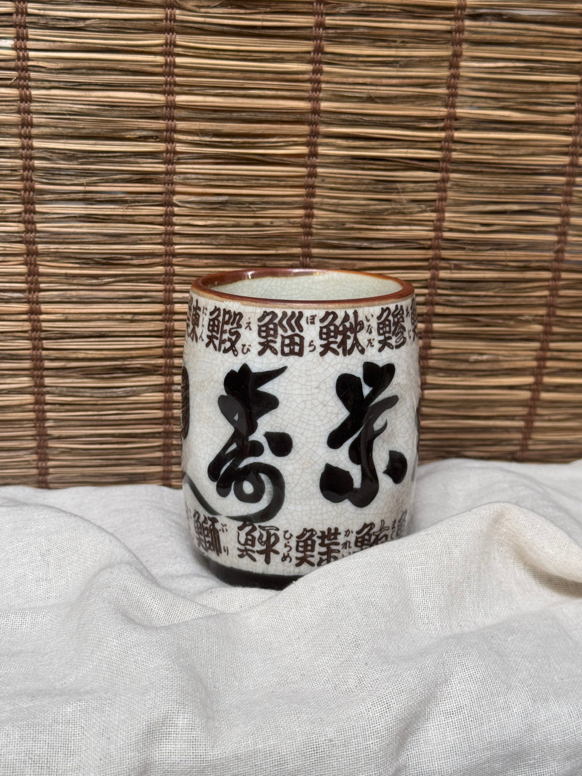 Sushi-Ya Yunomi Teacup — "Sakana Zukushi" Fish-Name Calligraphy, Crackle Glaze
