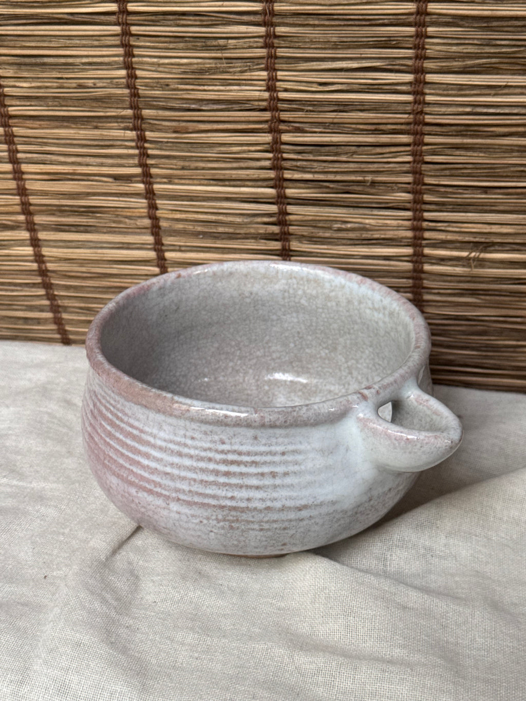 Hagi-yaki Katakuchi Matcha Bowl — Soft Pink Crackle Glaze, Pouring Spout