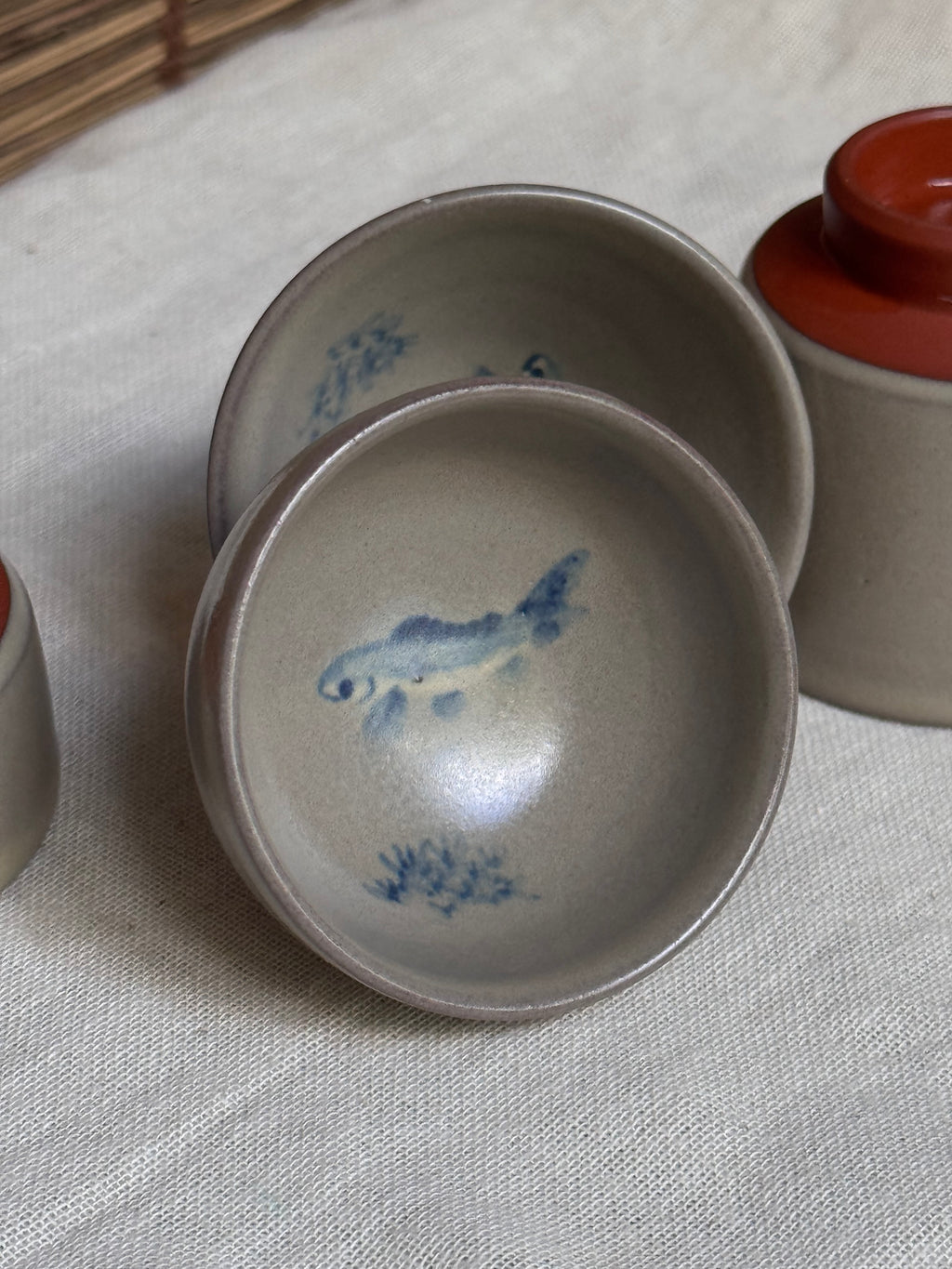 Mumyoi Ware Yunomi Tea Cup Set — Sado Island Red Clay, Hand-Painted Fish Motif, Set of 4