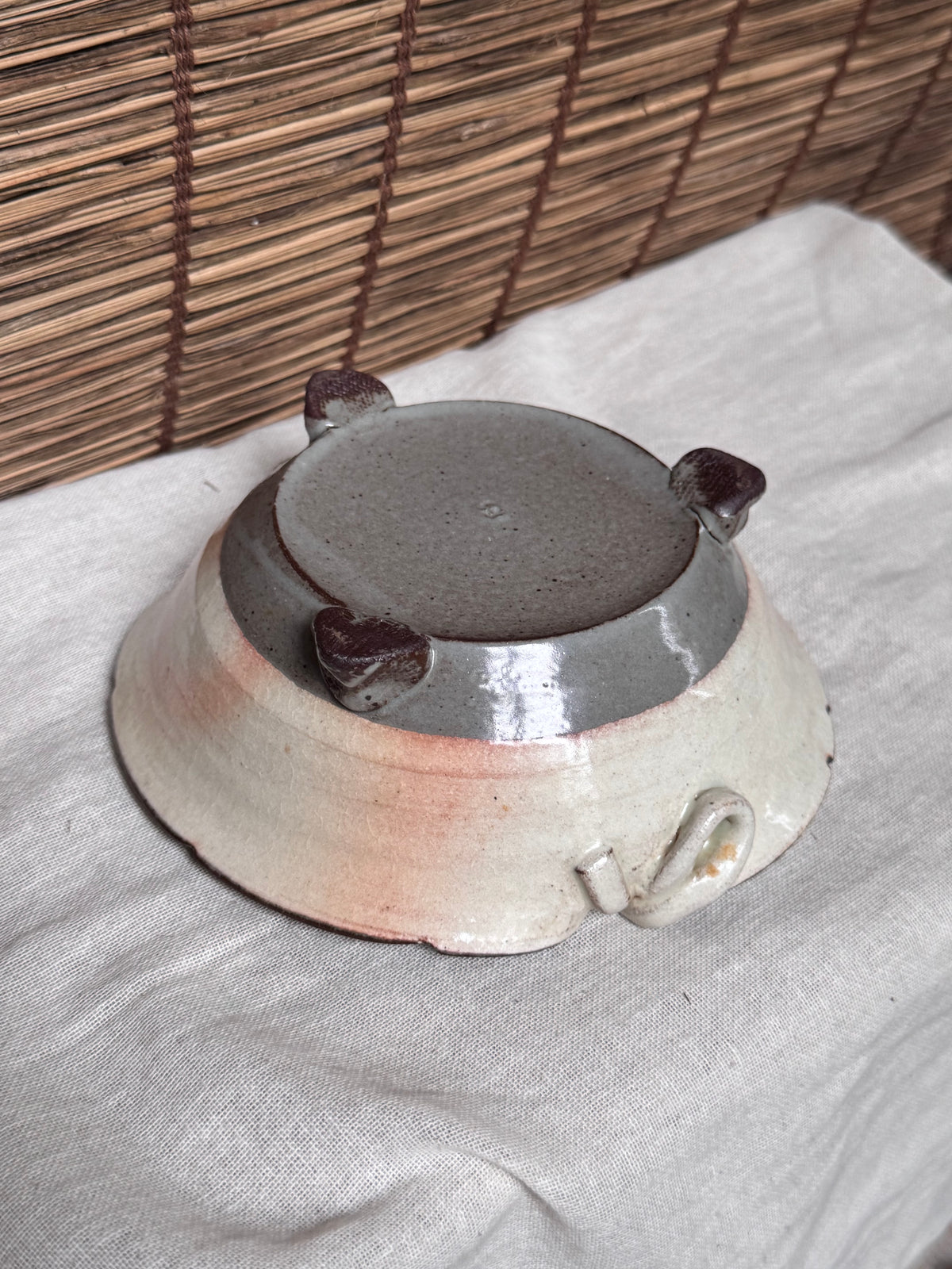 Hagi-yaki Leaf-Shaped Footed Bowl, Handled, Pink-Blush Ivory Glaze
