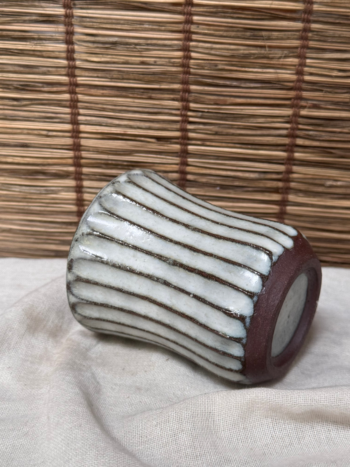 Carved Vertical Fluting, Ash-White Glaze Mug