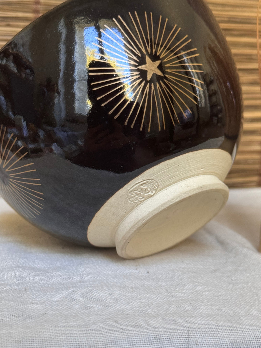 Kyoto Ware Matcha Bowl (Chawan) — Black Glaze, Gold Starburst Motif, Gilded Rim