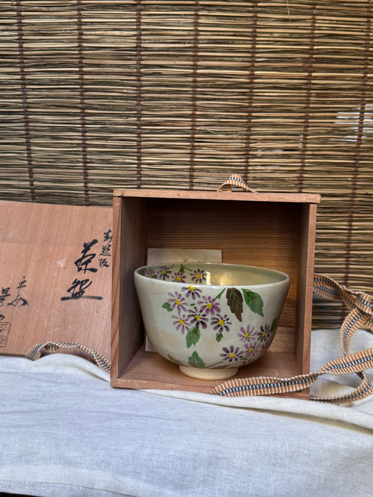 Kyoto Ware Matcha Chawan by Tanaka Kōsen — Hand-Painted Miyako-wasure, Gold Accents, Signed Wooden Box