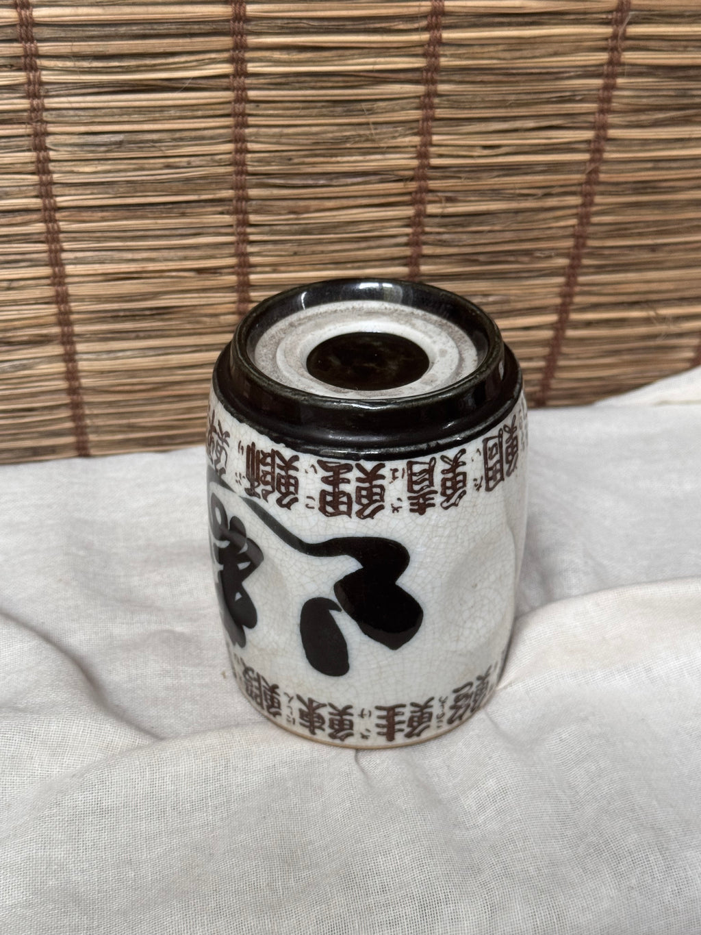 Sushi-Ya Yunomi Teacup — "Sakana Zukushi" Fish-Name Calligraphy, Crackle Glaze