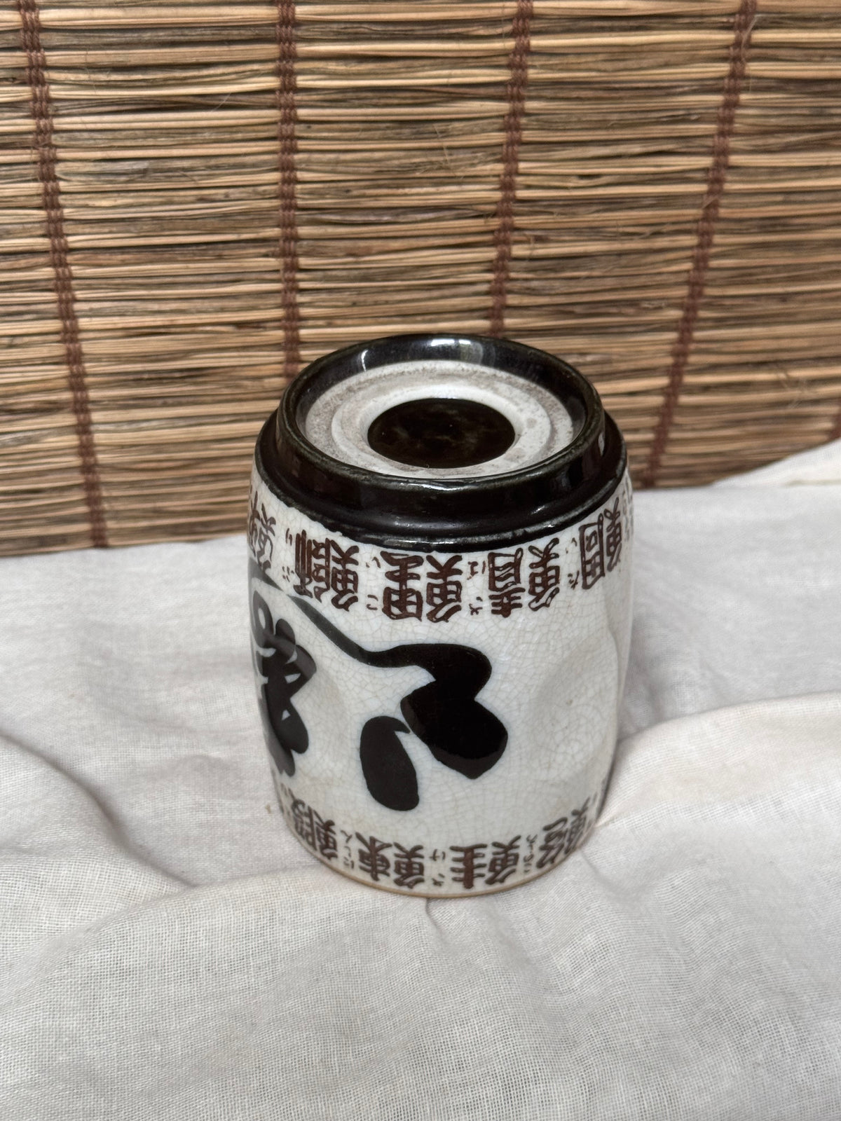 Sushi-Ya Yunomi Teacup — "Sakana Zukushi" Fish-Name Calligraphy, Crackle Glaze