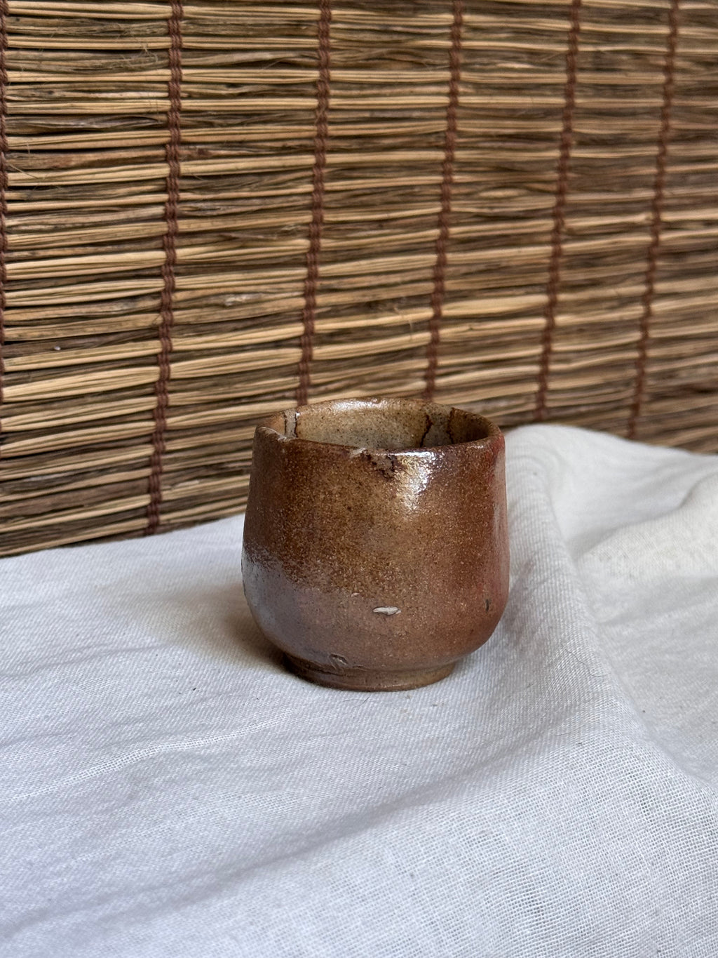 Bizen-yaki Guinomi Cup — Matsubai Pine-Ash Glaze, Artist-Stamped Base