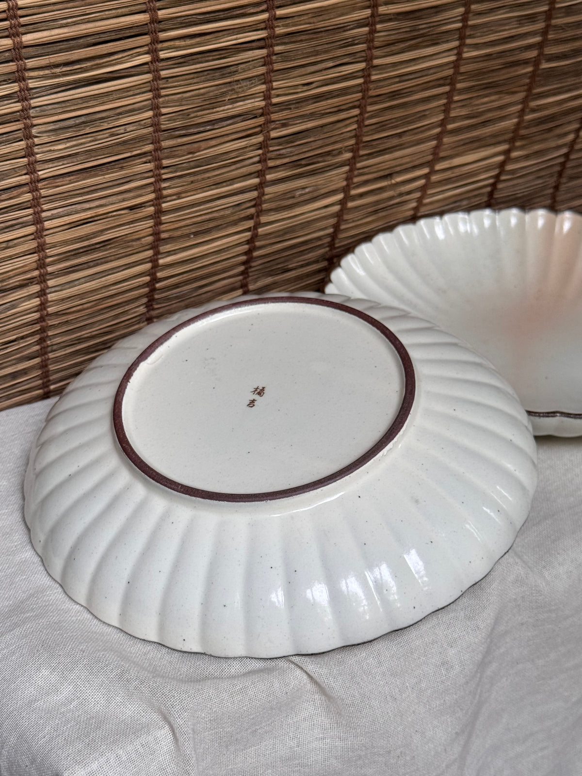 Tachiyoshi Kikkichi Hagi-Glaze Chrysanthemum Oval Plates, Set of Two