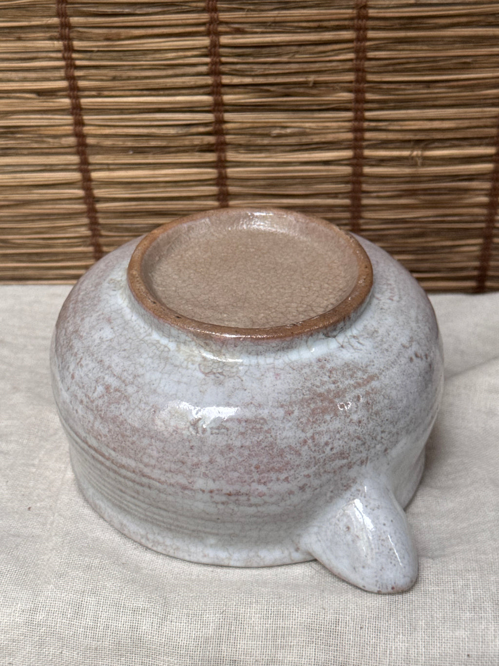 Hagi-yaki Katakuchi Matcha Bowl — Soft Pink Crackle Glaze, Pouring Spout