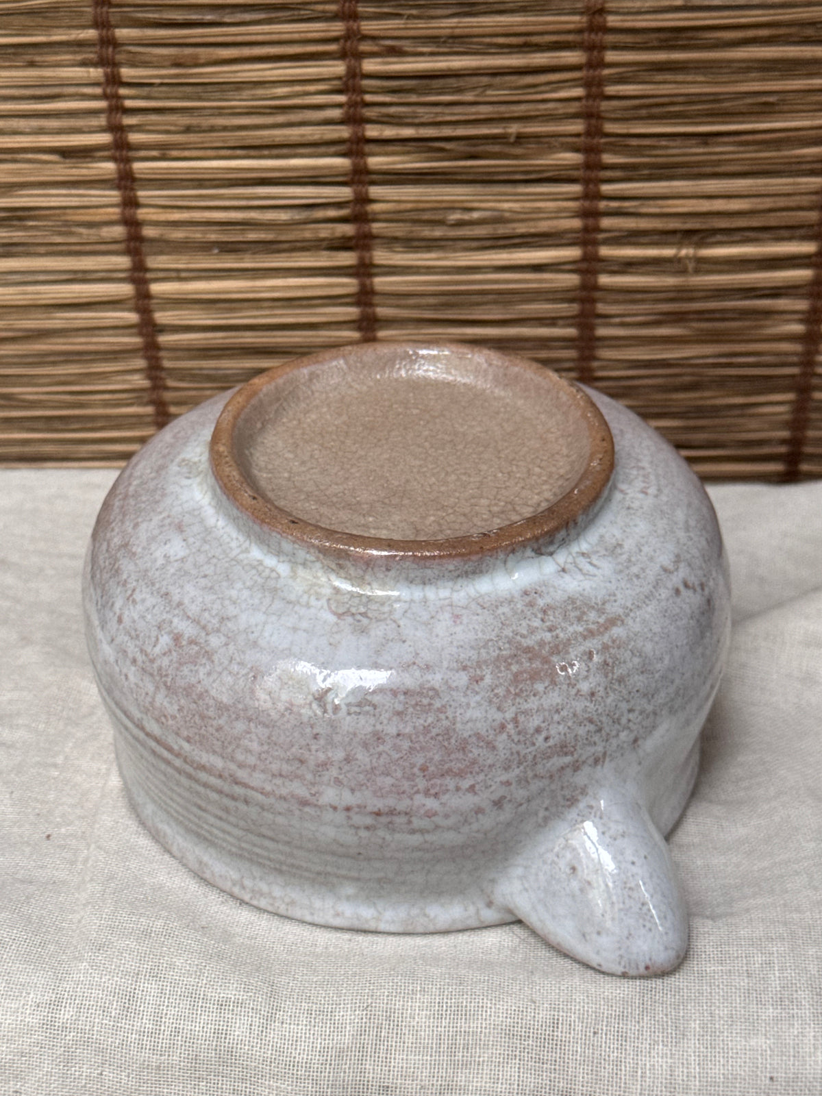 Hagi-yaki Katakuchi Matcha Bowl — Soft Pink Crackle Glaze, Pouring Spout