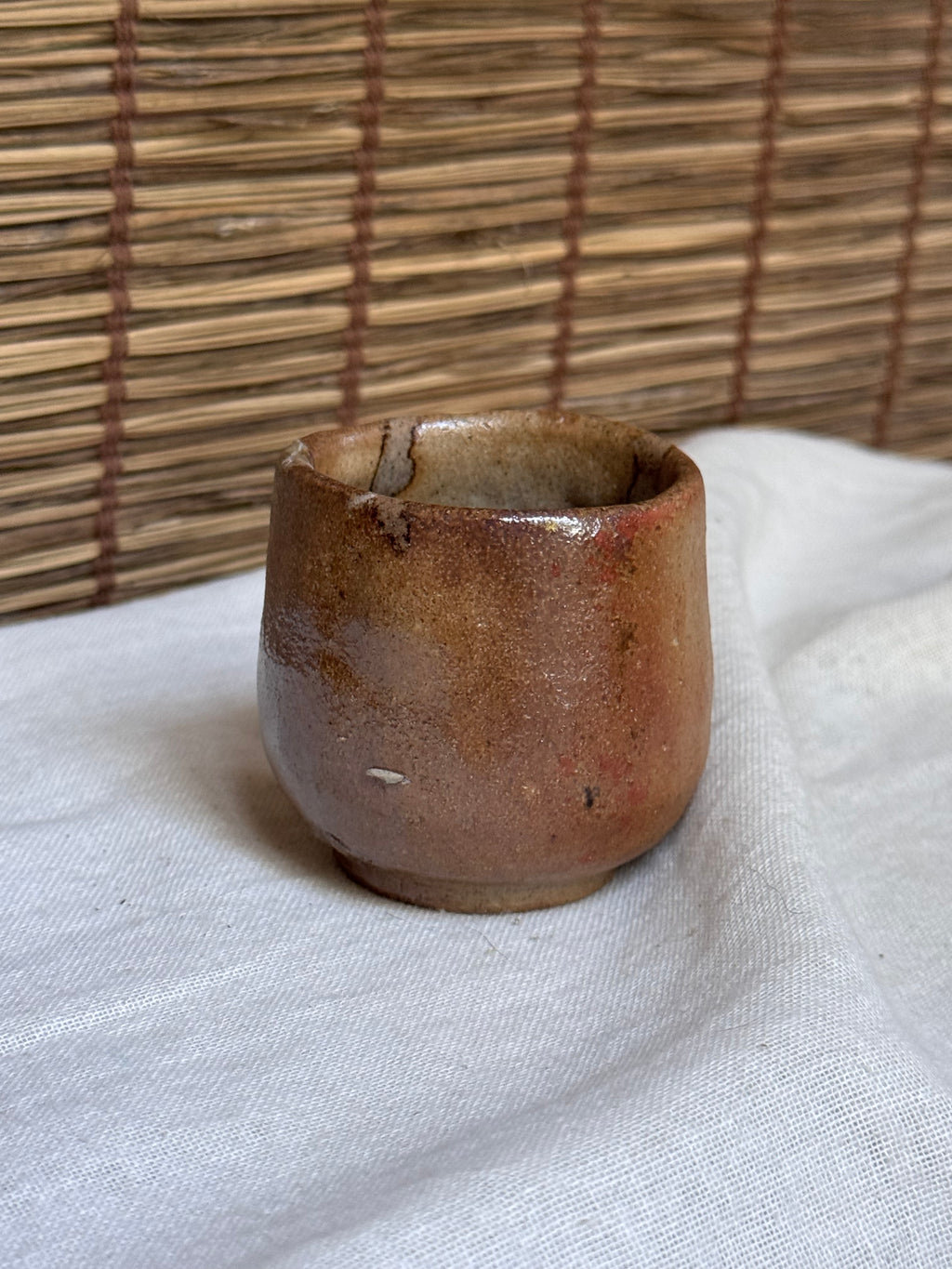 Bizen-yaki Guinomi Cup — Matsubai Pine-Ash Glaze, Artist-Stamped Base
