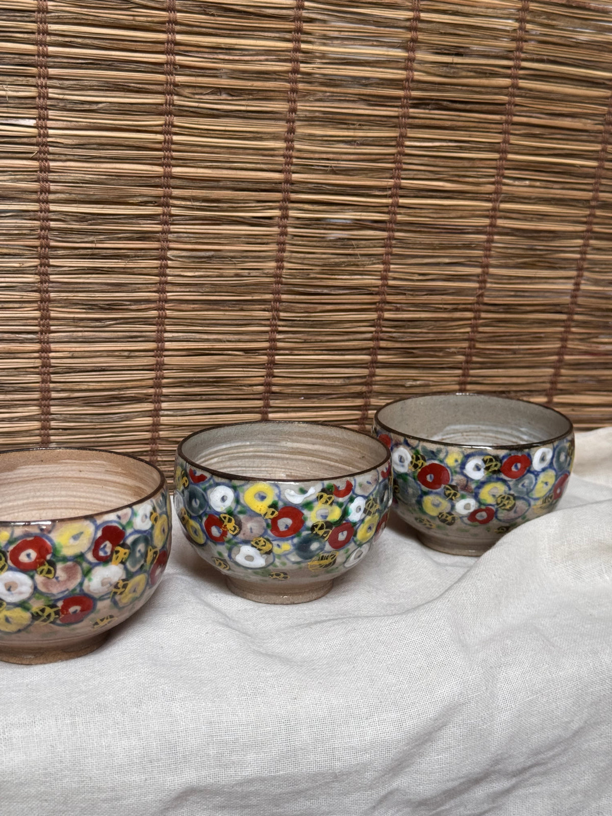 Ryuzan Kiln, "Manjugiku" Pattern Bowls, Set of Three — Hand-Painted Coin-Flower Motif