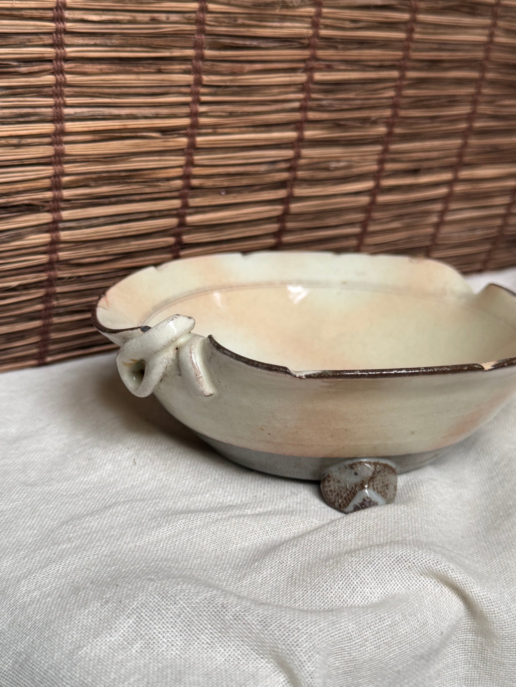 Hagi-yaki Leaf-Shaped Footed Bowl, Handled, Pink-Blush Ivory Glaze