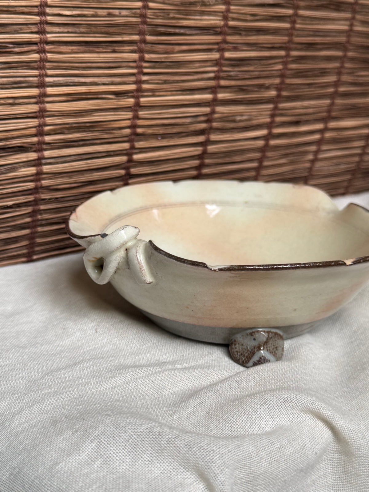 Hagi-yaki Leaf-Shaped Footed Bowl, Handled, Pink-Blush Ivory Glaze