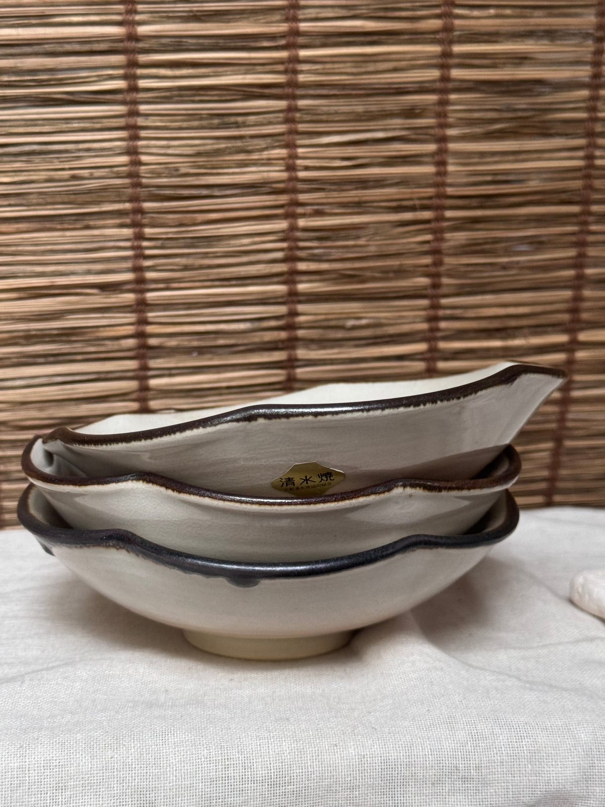 Kiyomizu Yaki Scalloped Bowls, Set of 3 — Blush Pink Gradient Glaze, Iron-Rimmed Wave Edge