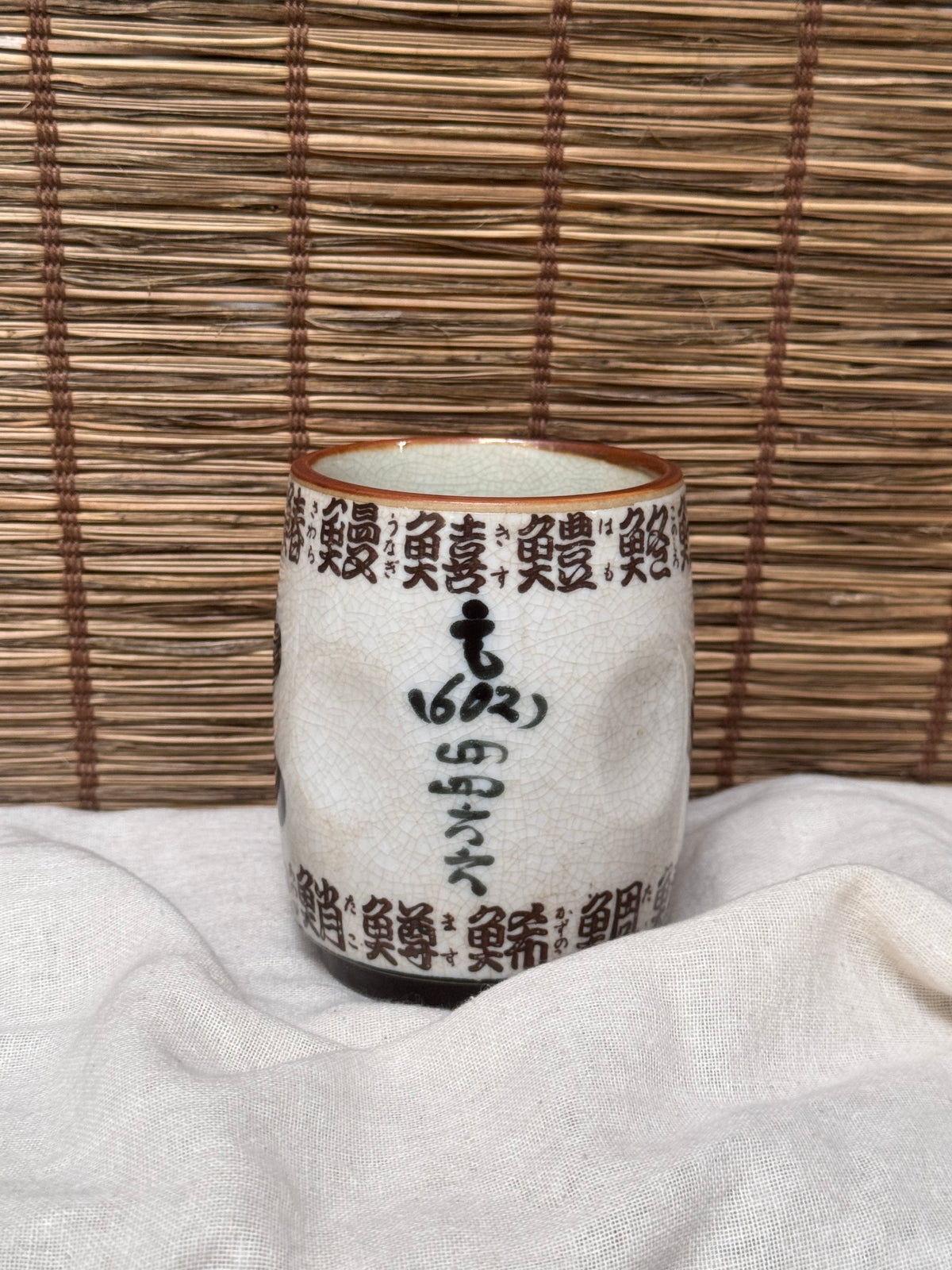 Sushi-Ya Yunomi Teacup — "Sakana Zukushi" Fish-Name Calligraphy, Crackle Glaze