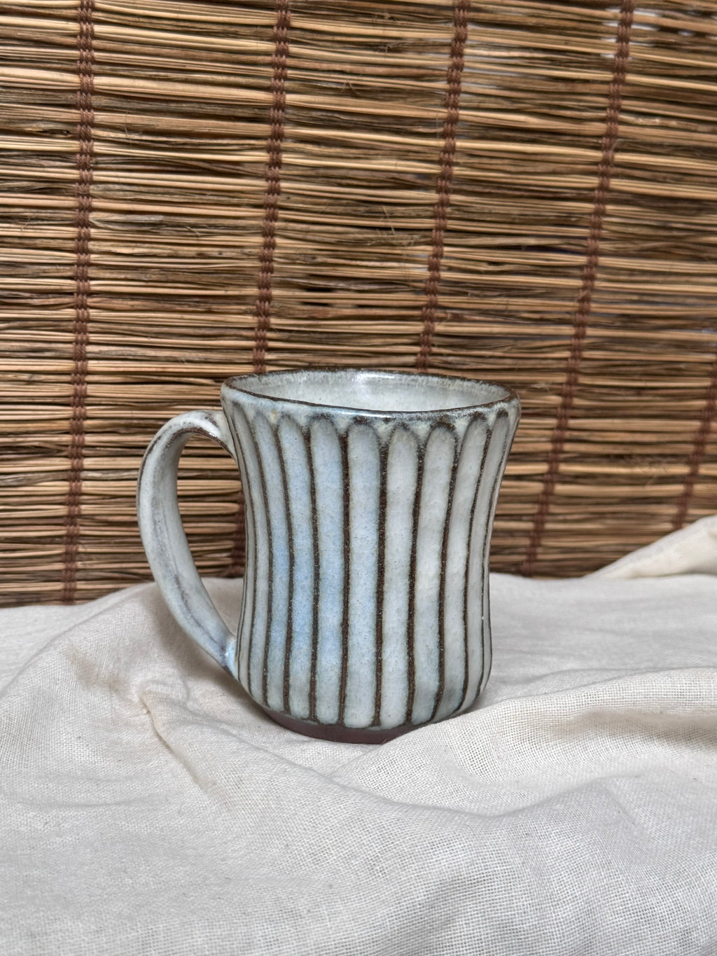 Carved Vertical Fluting, Ash-White Glaze Mug