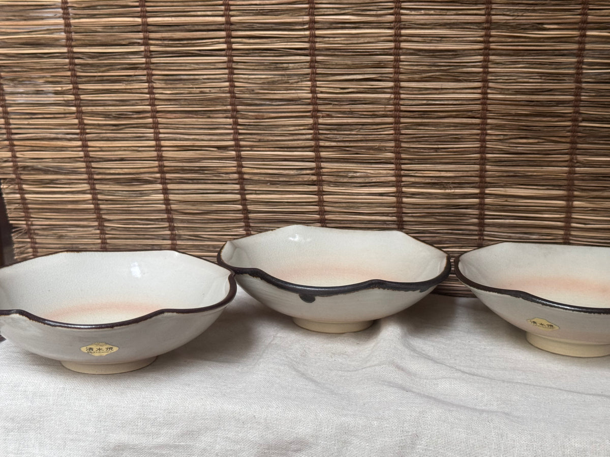 Kiyomizu Yaki Scalloped Bowls, Set of 3 — Blush Pink Gradient Glaze, Iron-Rimmed Wave Edge