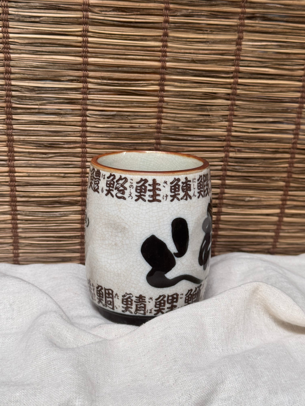 Sushi-Ya Yunomi Teacup — "Sakana Zukushi" Fish-Name Calligraphy, Crackle Glaze