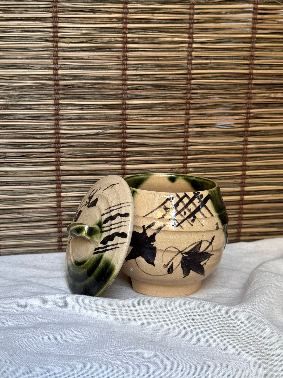 Mino Ware Oribe Lidded Cup (Futamono) — Ivy Vines, Birds & Waves, Notched Foot