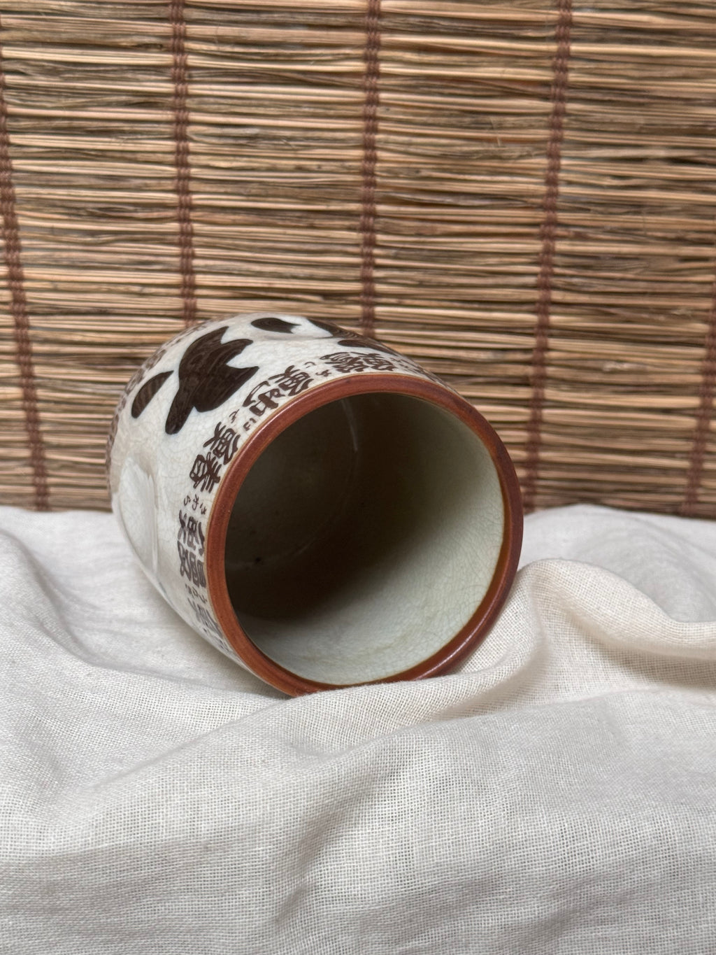 Sushi-Ya Yunomi Teacup — "Sakana Zukushi" Fish-Name Calligraphy, Crackle Glaze