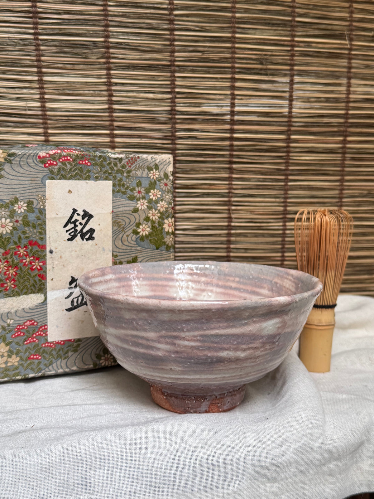 Hagi Chawan — Brushed White Slip, Kiri-Kōdai Cut Foot, Named Box