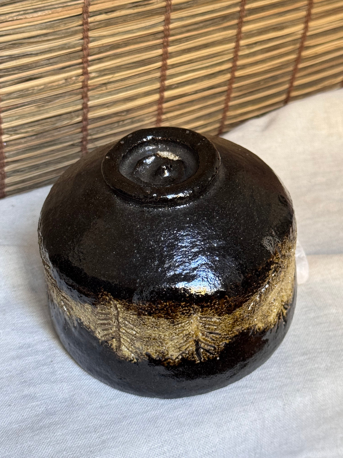 Shōraku Kiln Kuro-Raku Chawan — Incised Pine Forest Band, with Wooden Box