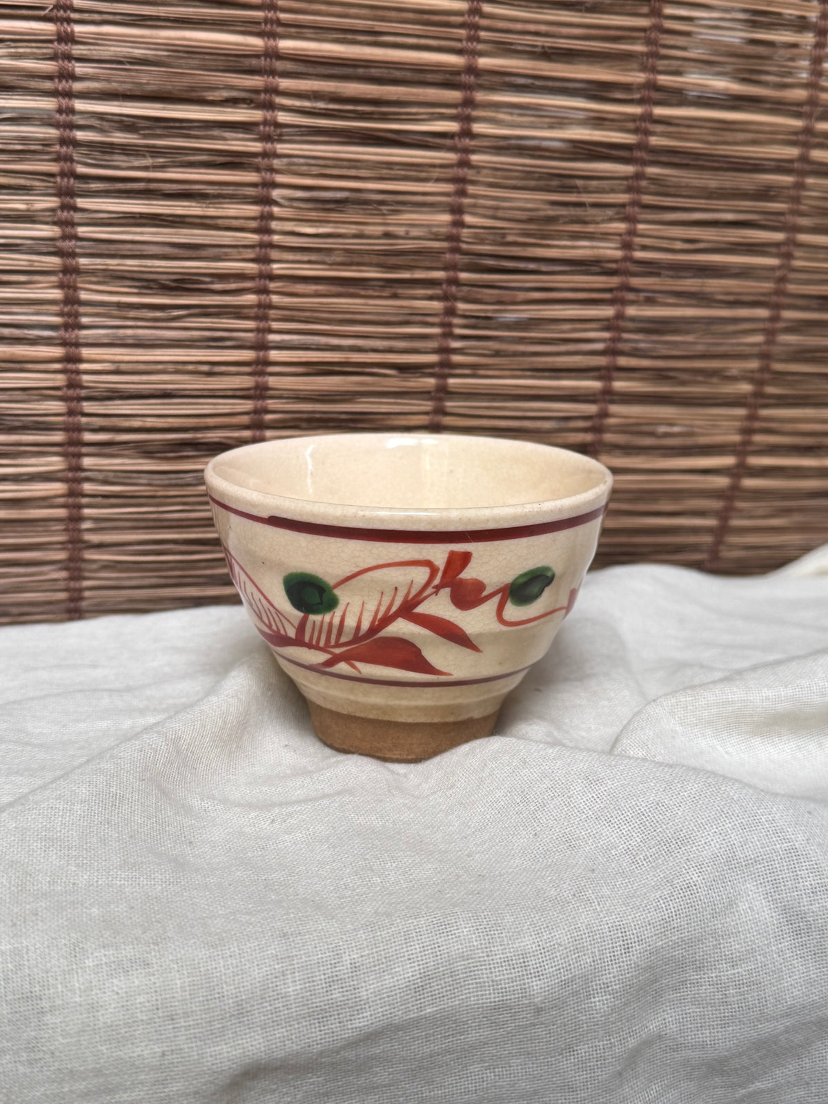 Arita Teacup — Iron-Red and Green Enamel Floral Motif, Cream Crackle Glaze