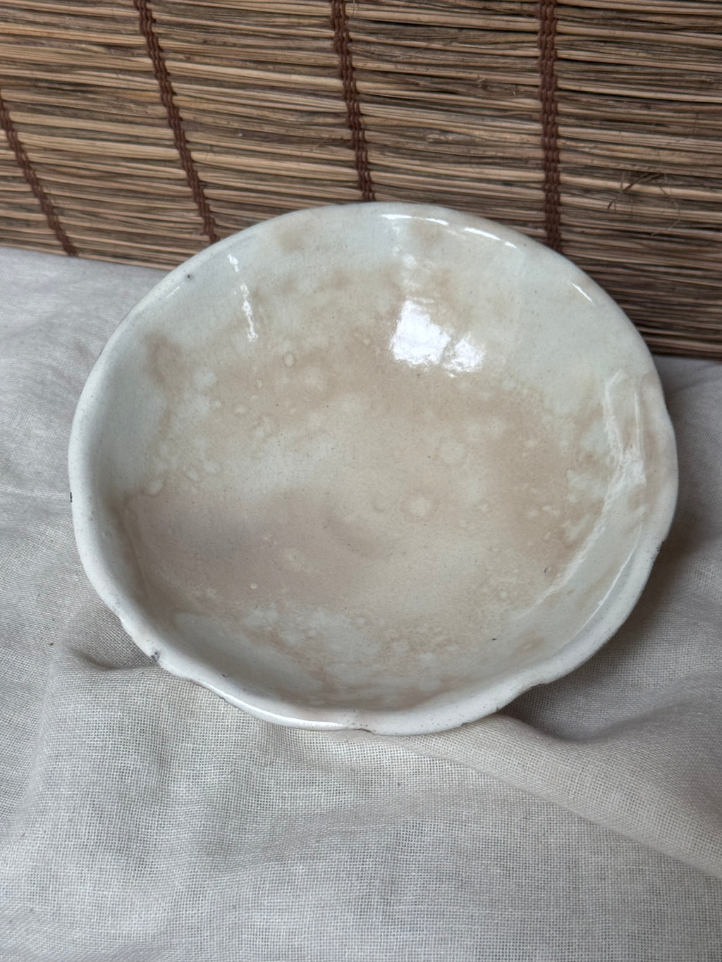 Ido-Style White Glaze Bowl — Lobed Rim, Dark Iron Footring, Crackle Glaze