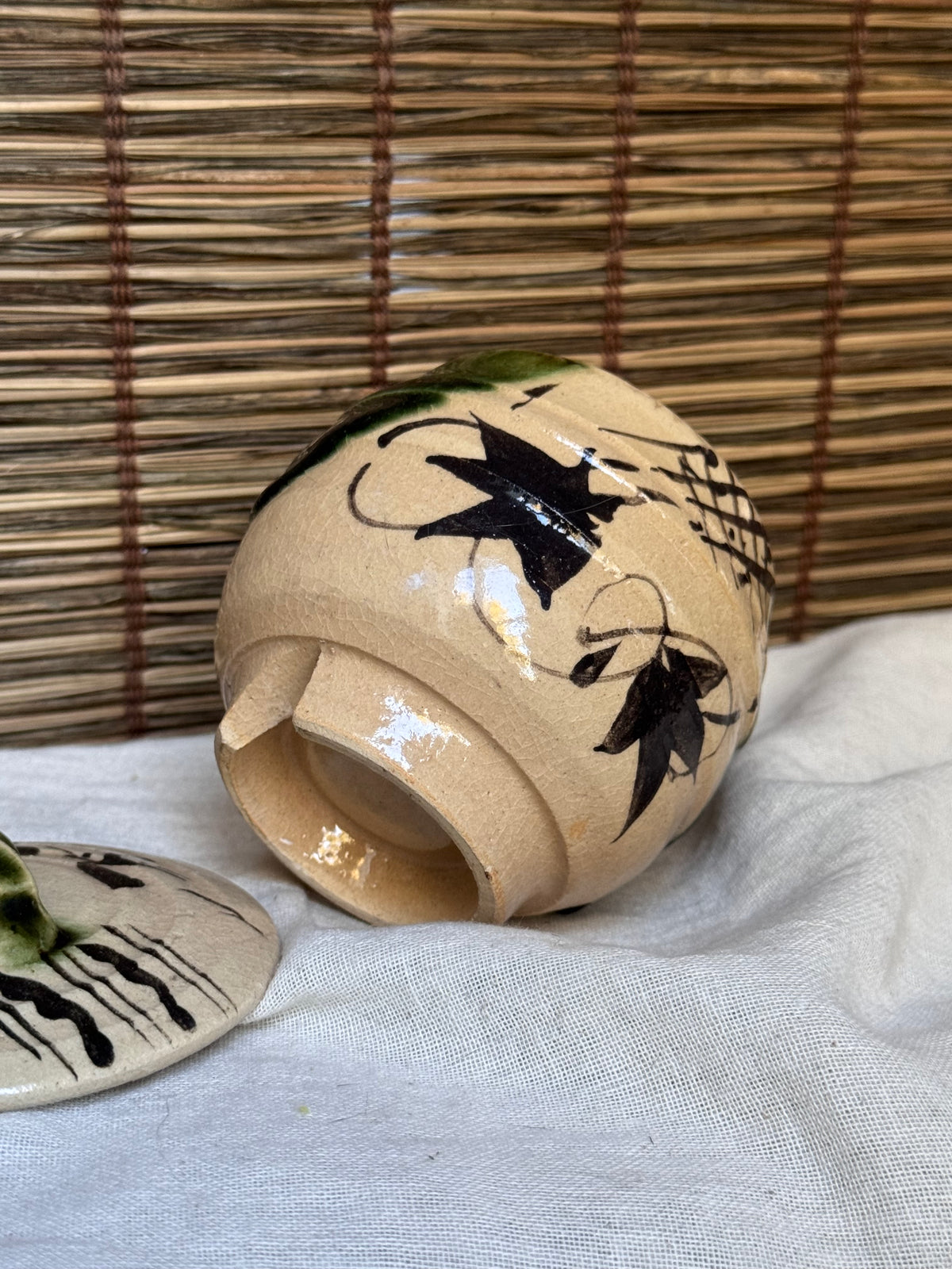 Mino Ware Oribe Lidded Cup (Futamono) — Ivy Vines, Birds & Waves, Notched Foot