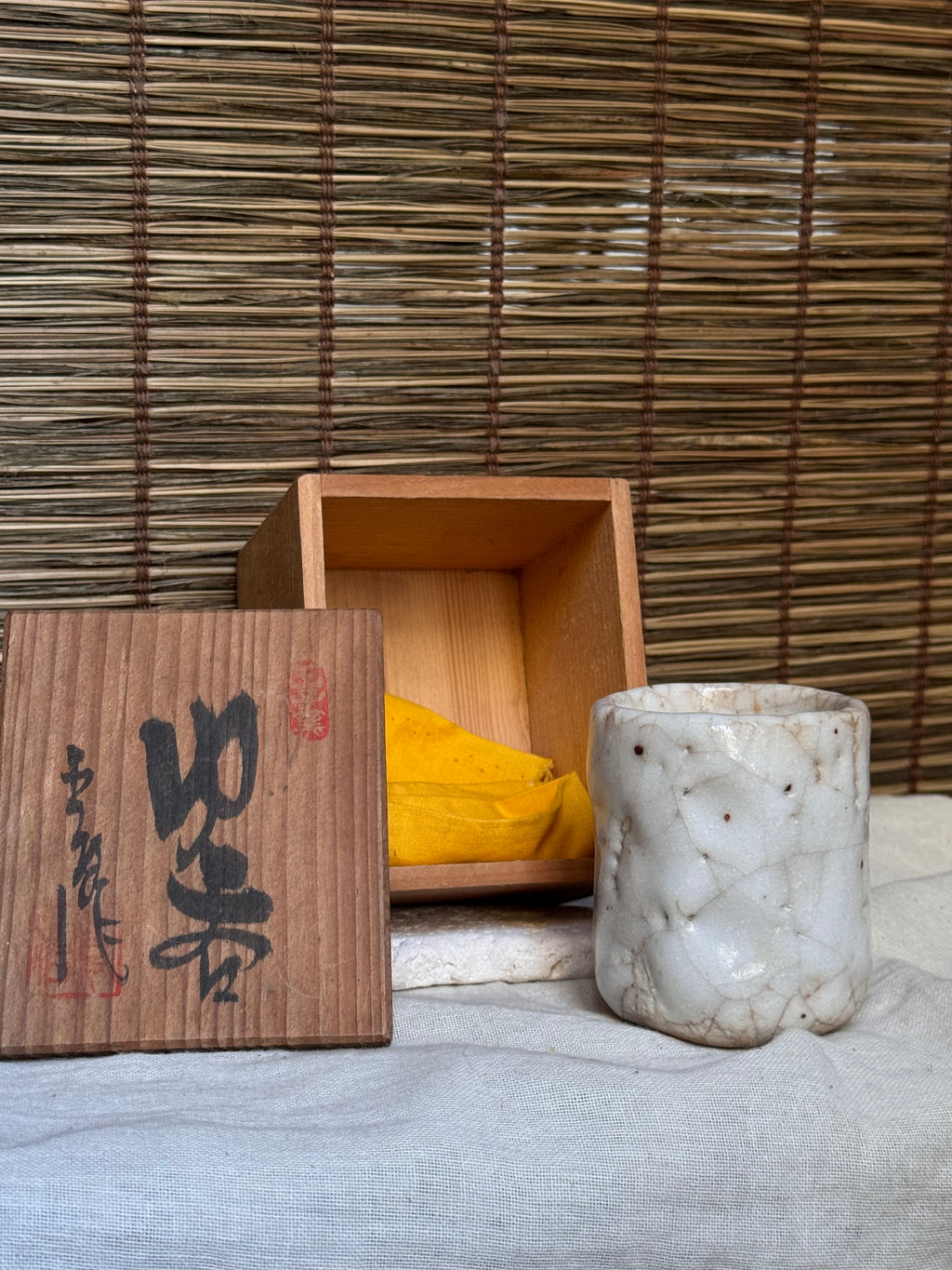 Shino Ware Yunomi Teacup — Ōji Kiln (王子窯), Hand-Formed, Signed Wooden Box