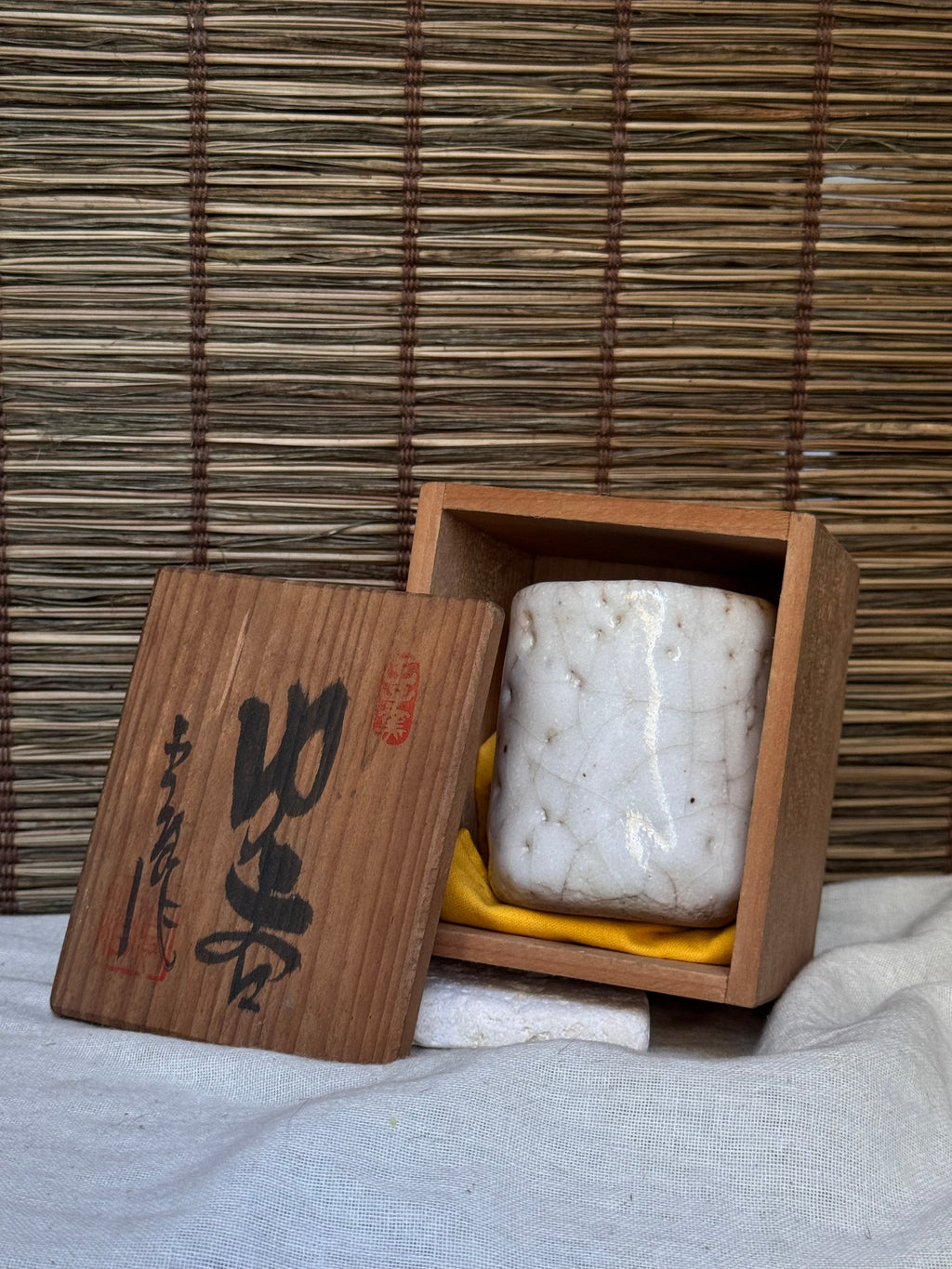 Shino Ware Yunomi Teacup — Ōji Kiln (王子窯), Hand-Formed, Signed Wooden Box
