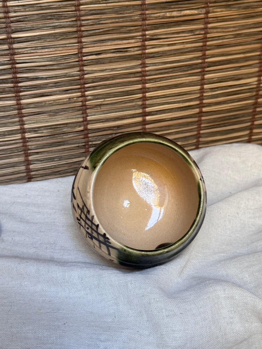 Mino Ware Oribe Lidded Cup (Futamono) — Ivy Vines, Birds & Waves, Notched Foot