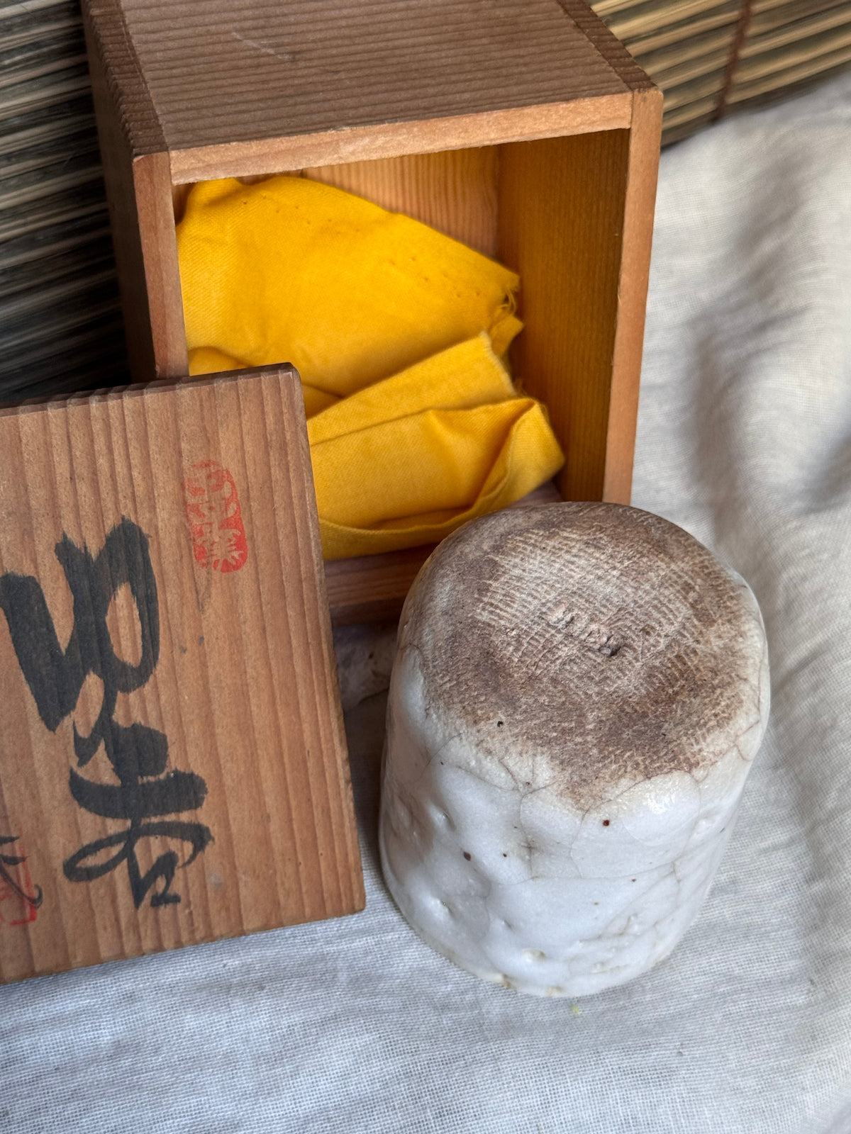 Shino Ware Yunomi Teacup — Ōji Kiln (王子窯), Hand-Formed, Signed Wooden Box