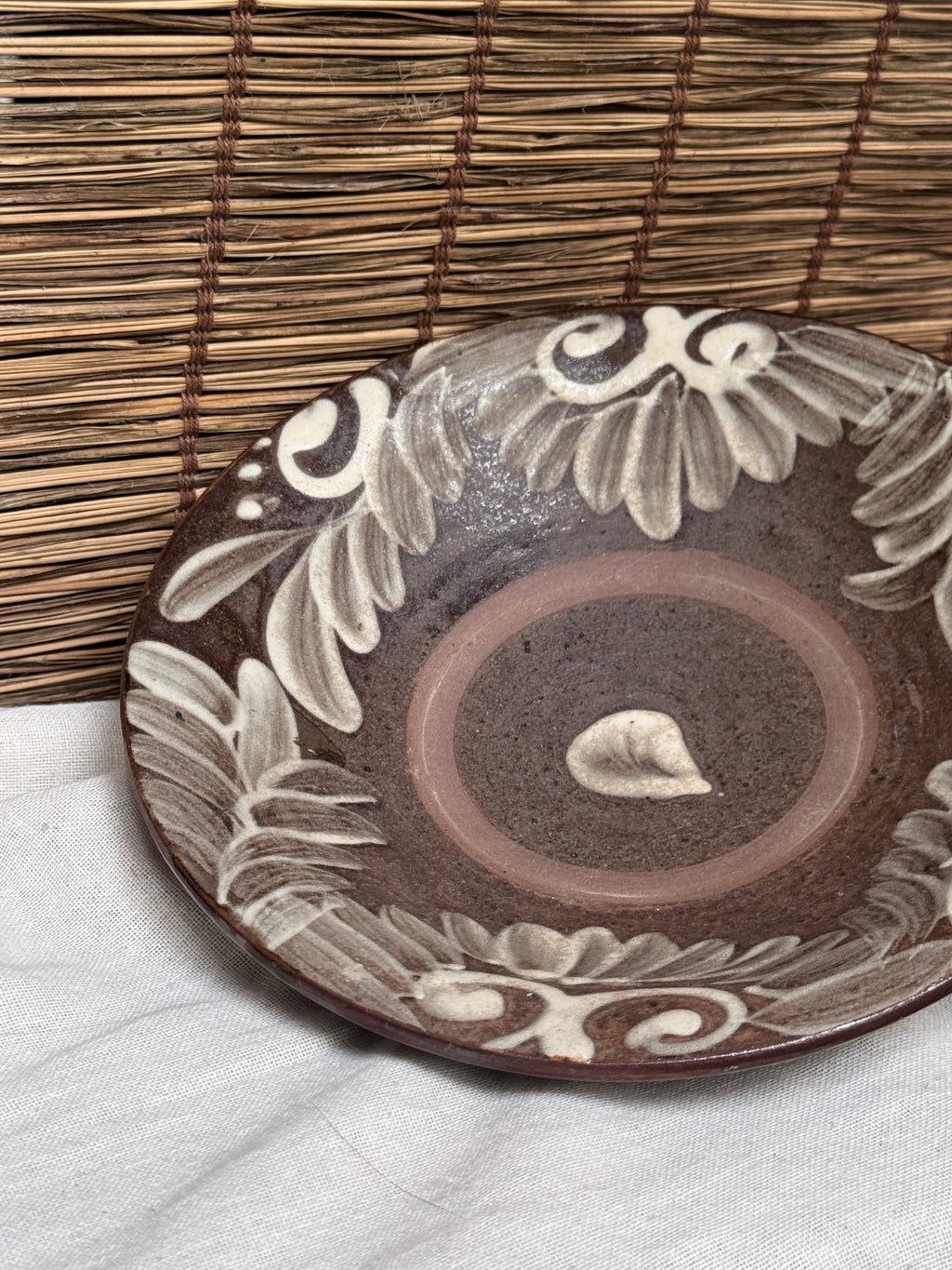 Yachimun Plate by Ken Sugawara - Hand-Painted Tenmoku Glaze, Cream Floral & Scroll Motif