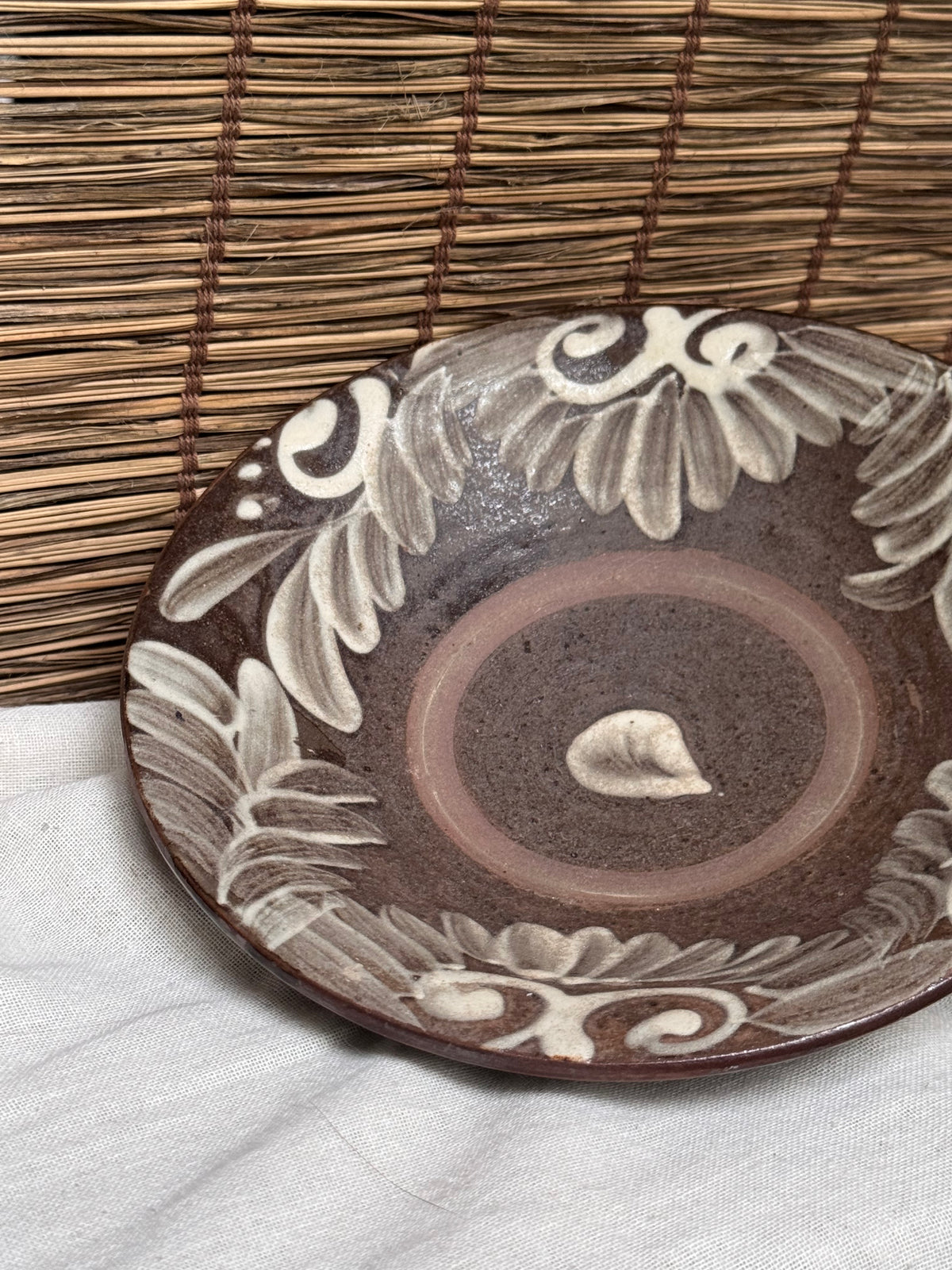 Yachimun Plate by Ken Sugawara - Hand-Painted Tenmoku Glaze, Cream Floral & Scroll Motif
