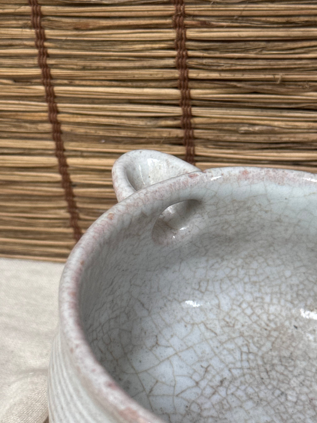 Hagi-yaki Katakuchi Matcha Bowl — Soft Pink Crackle Glaze, Pouring Spout