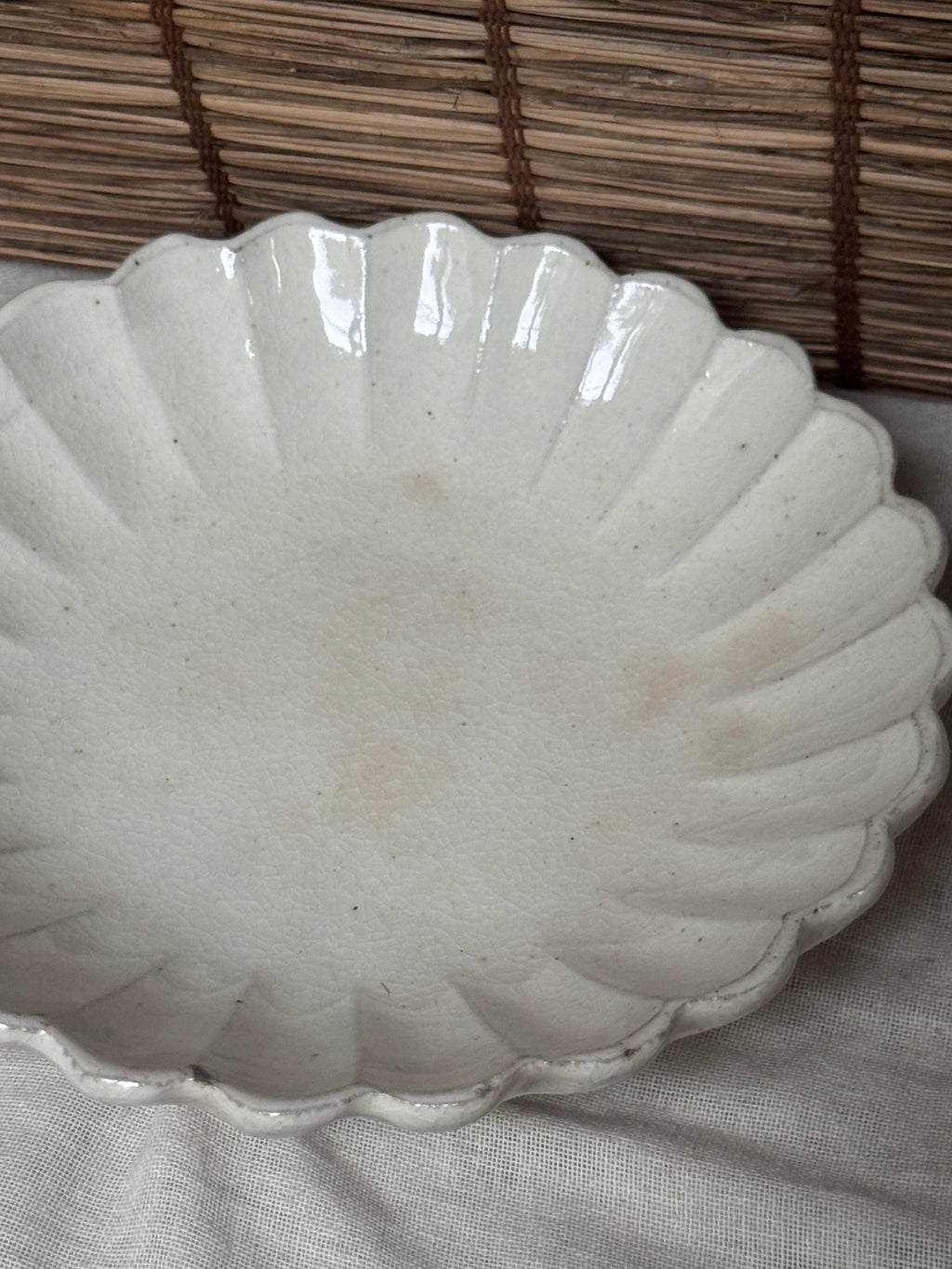 Fluted Chrysanthemum Dish — White Monochrome Glaze, Ribbed Petal Rim, Raised Glazed Footring