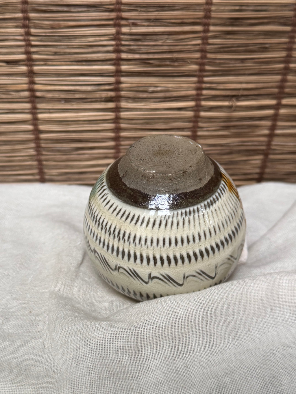 Onta Yaki Miniature Jar (Tsubo) — Banded Tobikanna Pattern, Amber Drip Accents