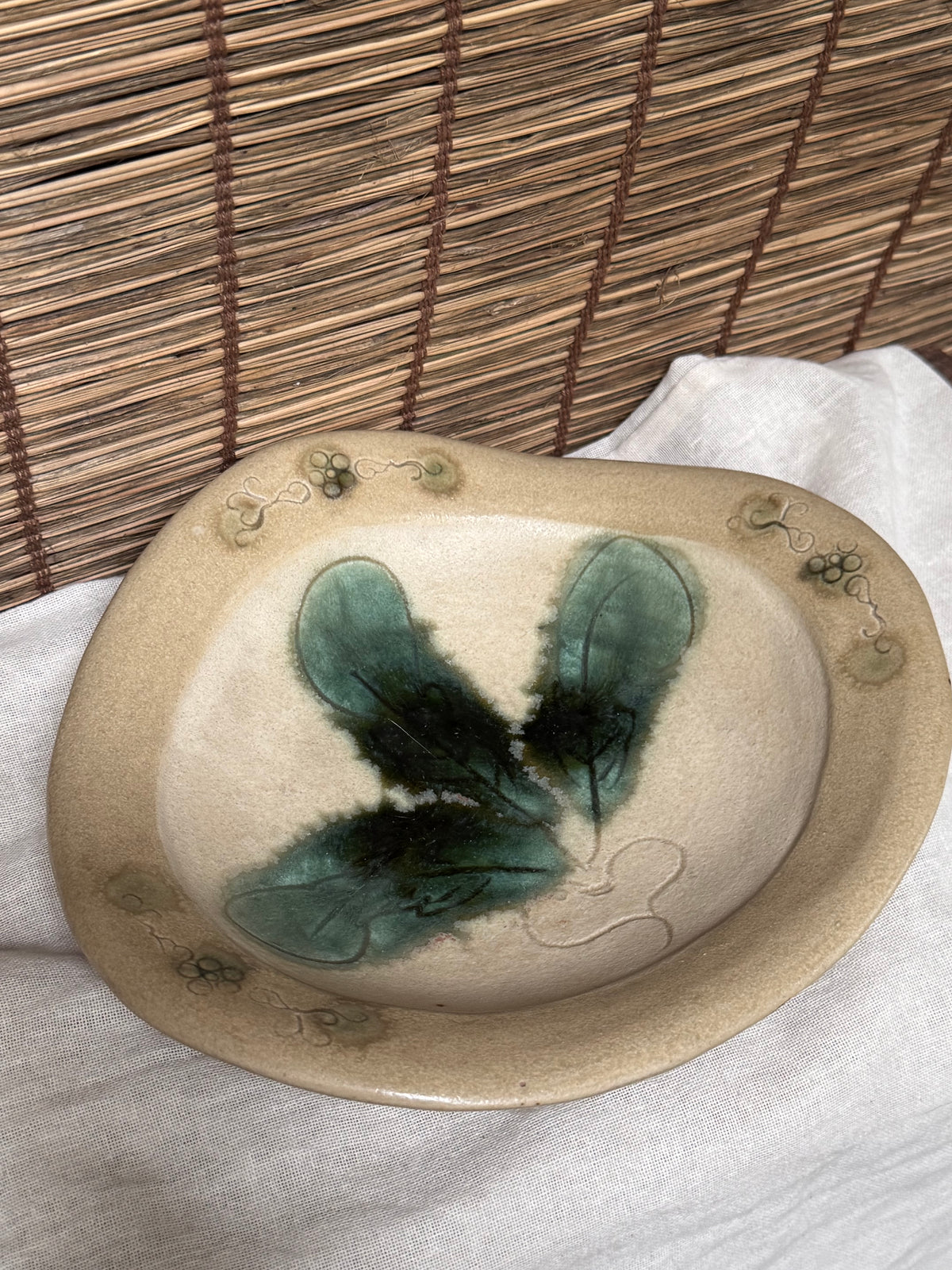 Unzen Artist-Made Serving Plate/Bowl — Large Irregular Studio Pottery, Painted Leaf Motif