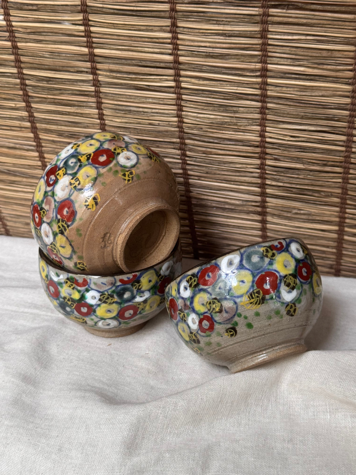 Ryuzan Kiln, "Manjugiku" Pattern Bowls, Set of Three — Hand-Painted Coin-Flower Motif