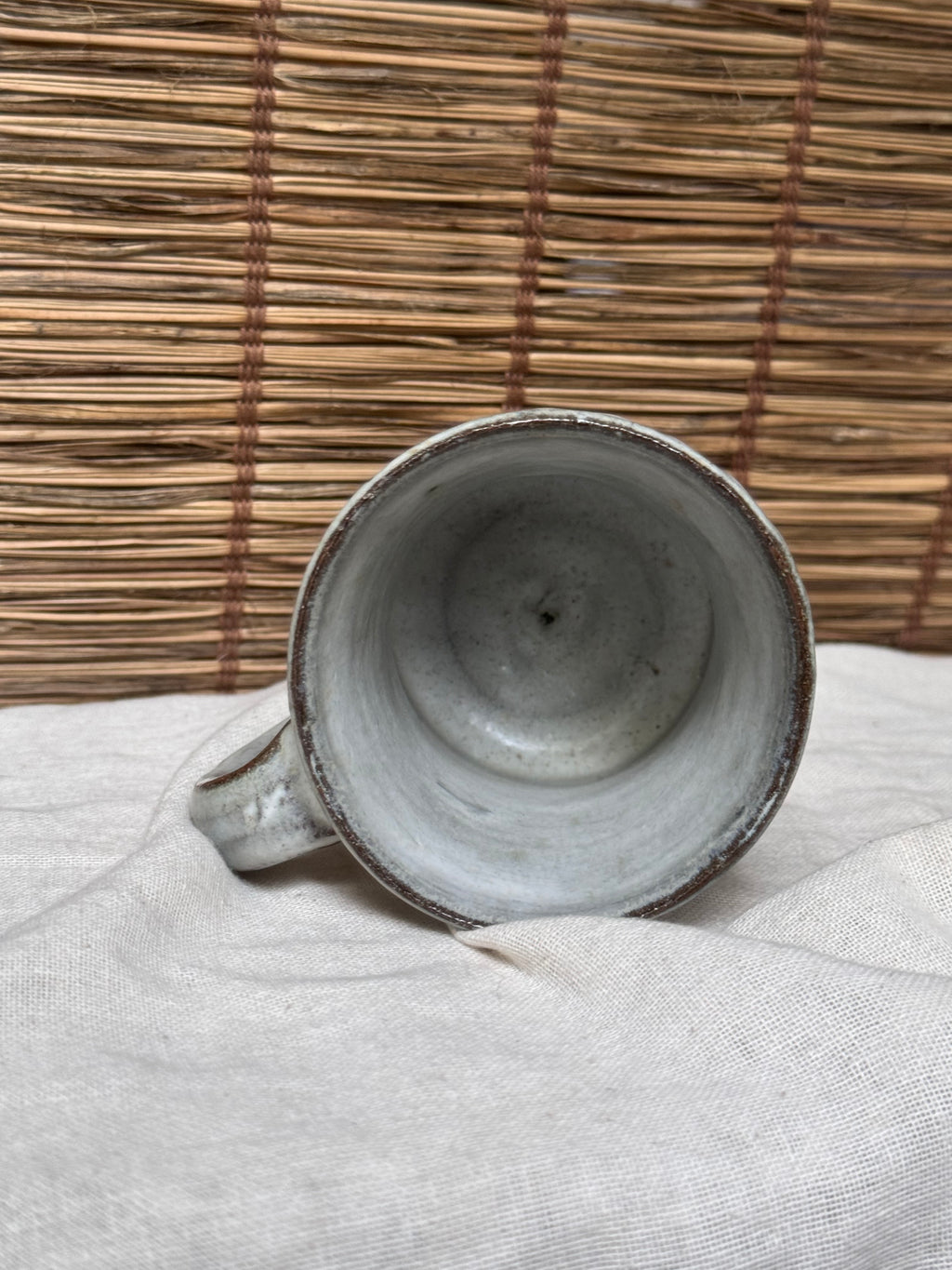 Carved Vertical Fluting, Ash-White Glaze Mug