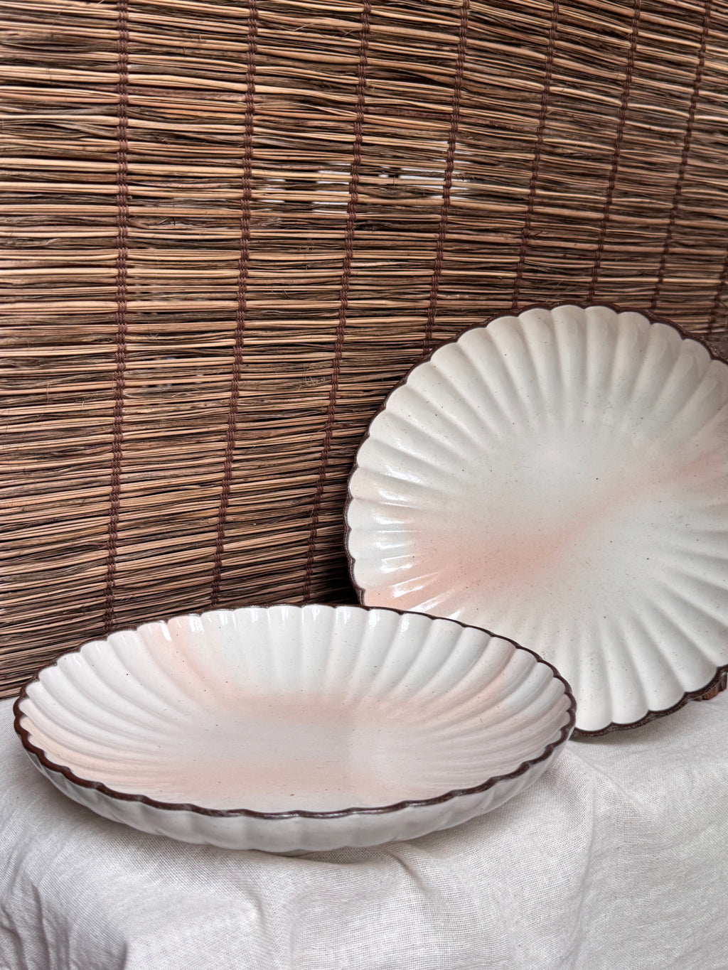 Tachiyoshi Kikkichi Hagi-Glaze Chrysanthemum Oval Plates, Set of Two