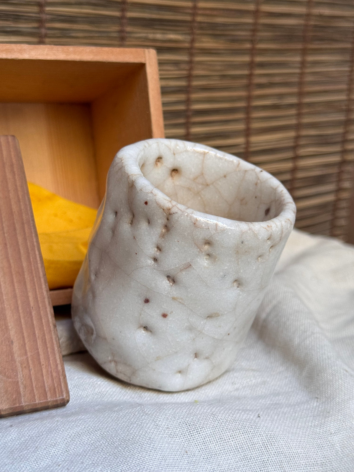 Shino Ware Yunomi Teacup — Ōji Kiln (王子窯), Hand-Formed, Signed Wooden Box
