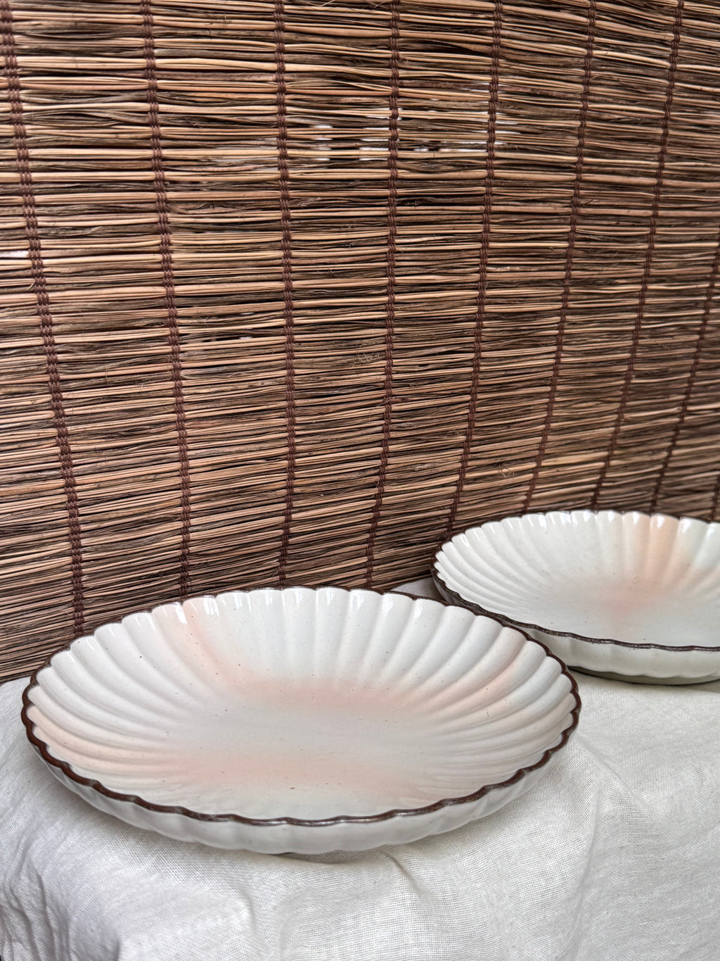 Tachiyoshi Kikkichi Hagi-Glaze Chrysanthemum Oval Plates, Set of Two