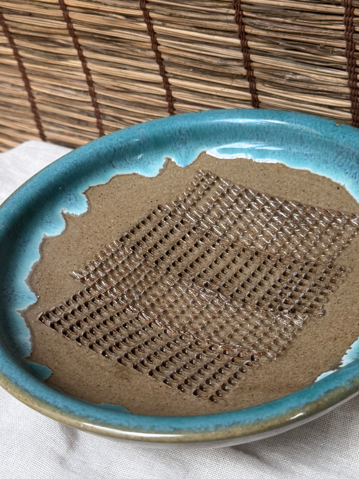 Stoneware Grater Plate (Oroshizara) — Turquoise Ash-Drip Glaze, Woven-Texture Unglazed Grating Surface