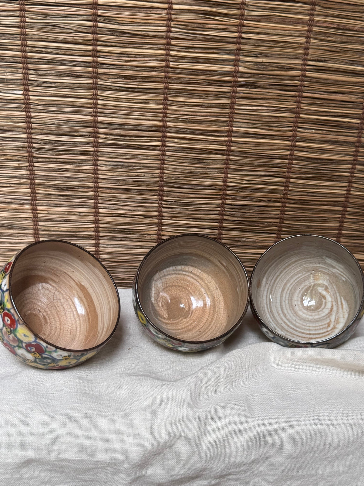 Ryuzan Kiln, "Manjugiku" Pattern Bowls, Set of Three — Hand-Painted Coin-Flower Motif