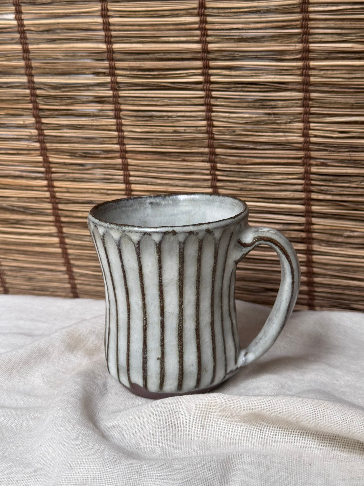 Carved Vertical Fluting, Ash-White Glaze Mug
