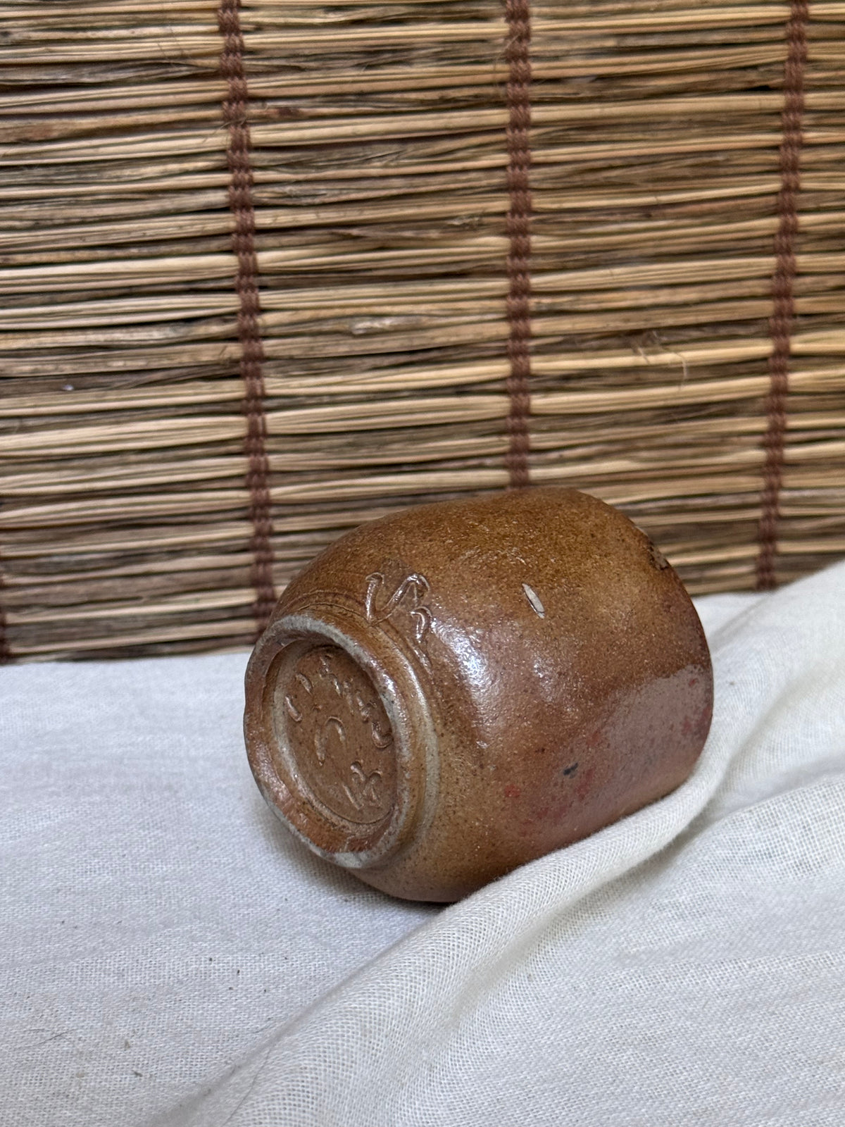 Bizen-yaki Guinomi Cup — Matsubai Pine-Ash Glaze, Artist-Stamped Base