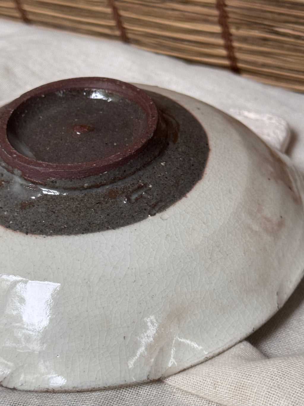 Ido-Style White Glaze Bowl — Lobed Rim, Dark Iron Footring, Crackle Glaze